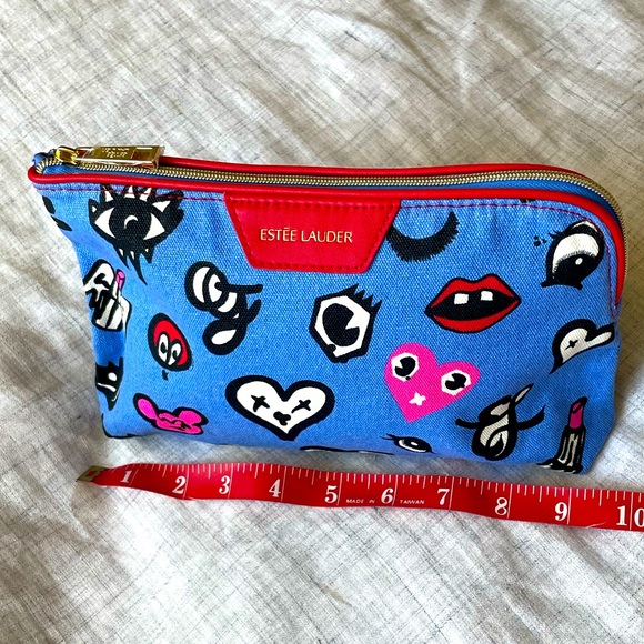 Estée Lauder • Heart Print Blue and Red Cosmetic Makeup Bag By Quentin Jones - Picture 7 of 7
